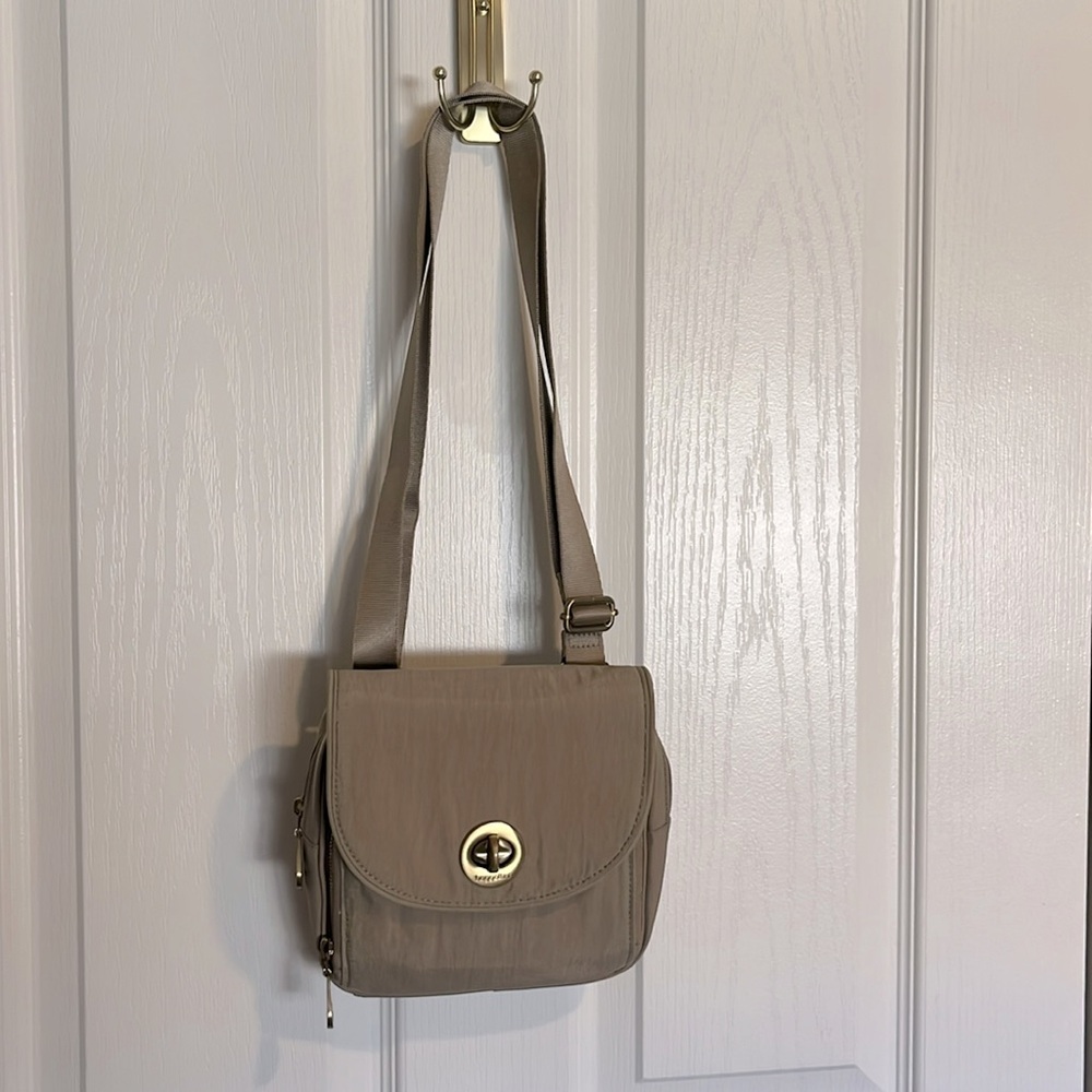 Baggalini Crossbody Purse. Hardly used.